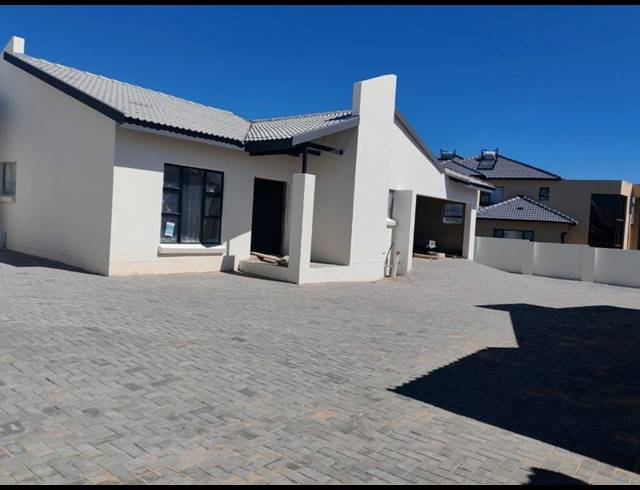 3 BEDROOM TOWNHOUSE FOR SALE IN CELTIC MEADOWS